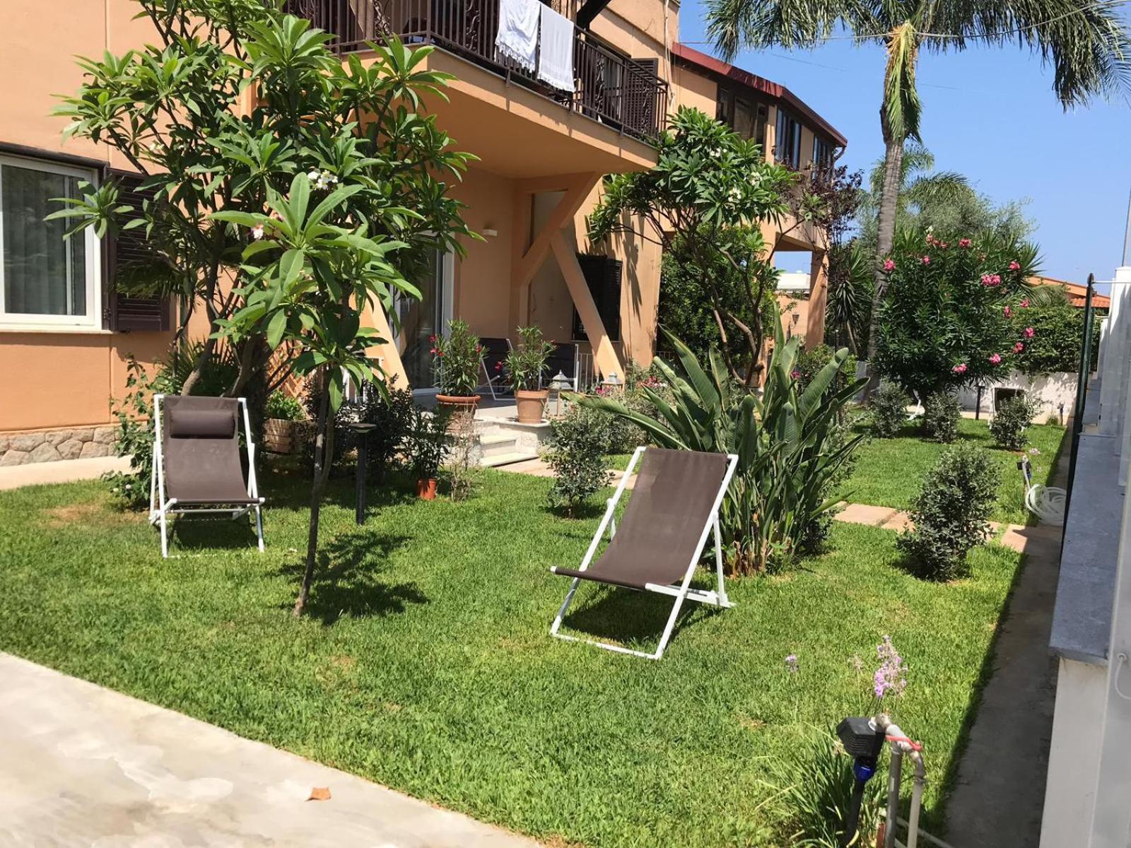 Mondello Felix - Appartamenti In Villa A 600M Dal Mare Eksteriør billede