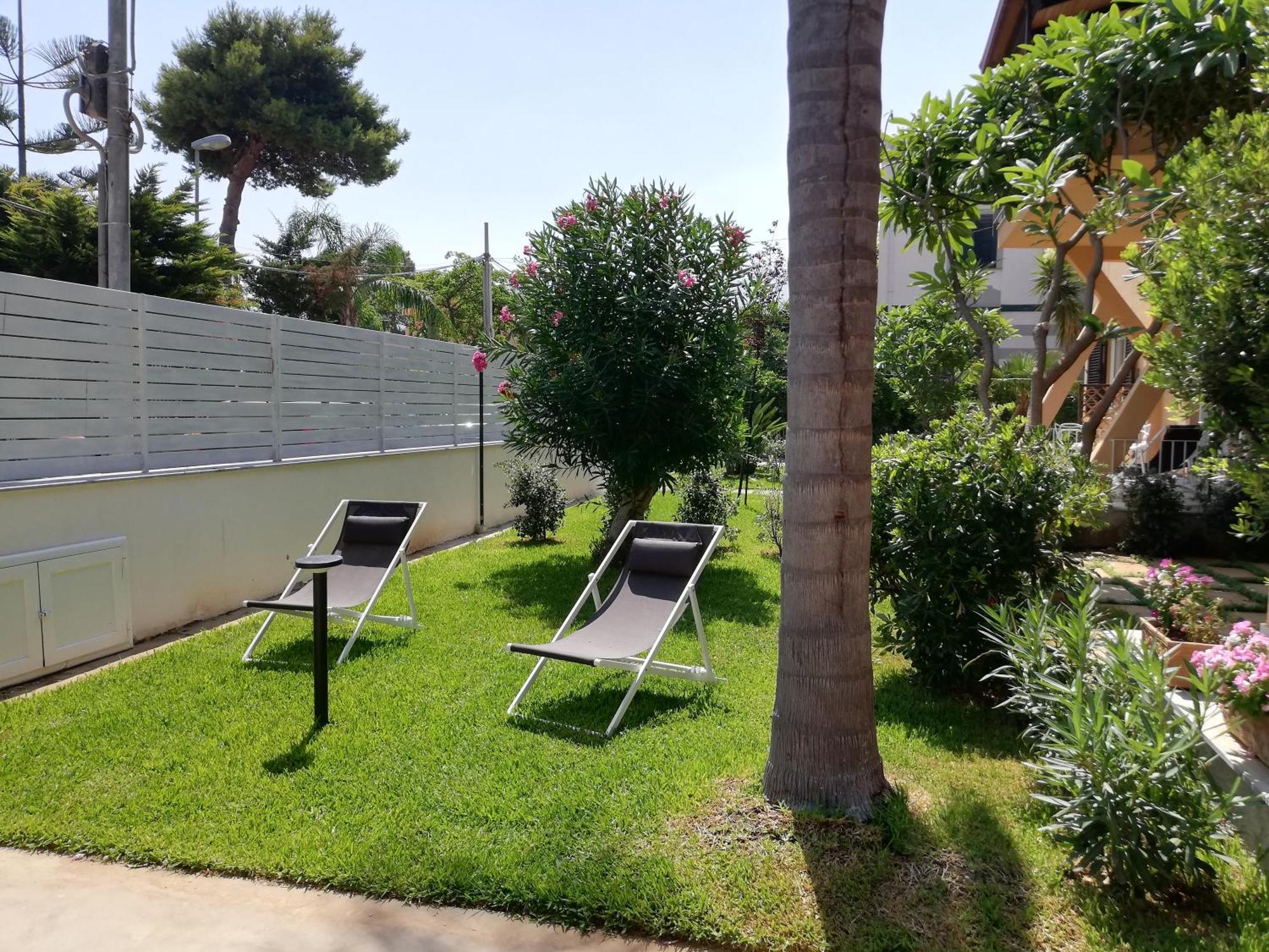 Mondello Felix - Appartamenti In Villa A 600M Dal Mare Eksteriør billede